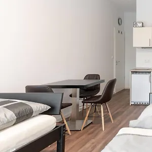 monteurzimmer-berlin-pankow-mit-dachterrasse-nur-10-min.find-berlin-hotels.com/